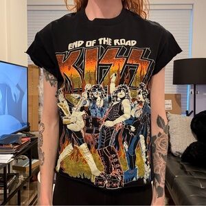 KISS end of the road band tee
Size small